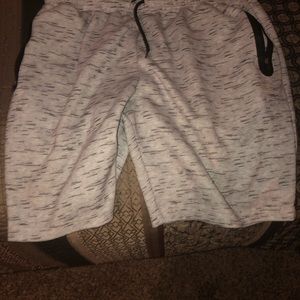 Umbro large soccer shorts with 2 zip up pockets
